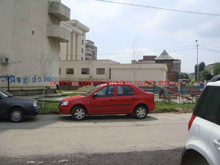Vezi toate fotografiile acestui imobil